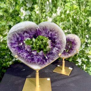 Heart Amethyst Portals on Stand – Quality Extra (price per kg)