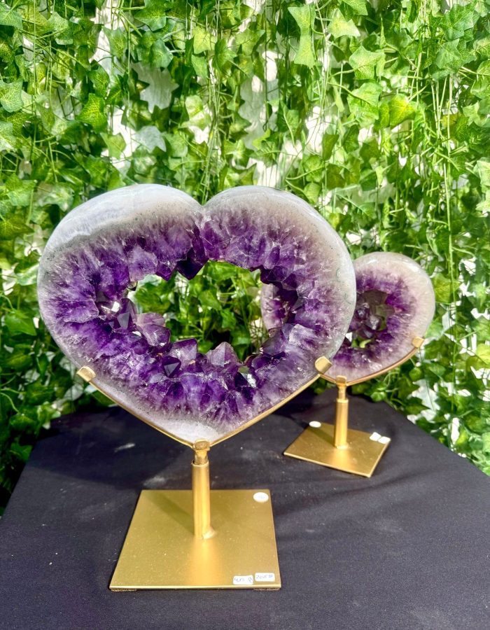 Heart Amethyst Portals on Stand – Quality Extra (price per kg)